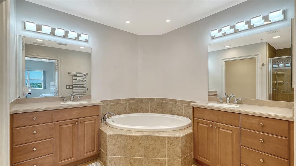 For Sale: $485,000 (2 beds, 2 baths, 1758 Square Feet)