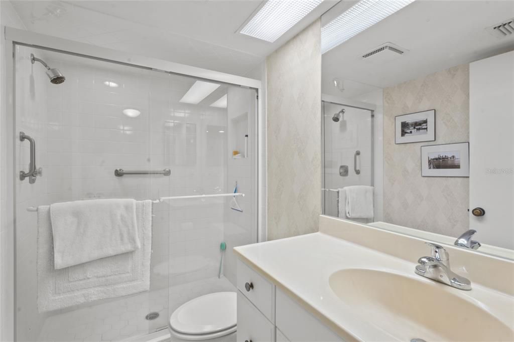 Под контрактом: $355,000 (2 спален, 2 ванн, 1216 Квадратных фут)