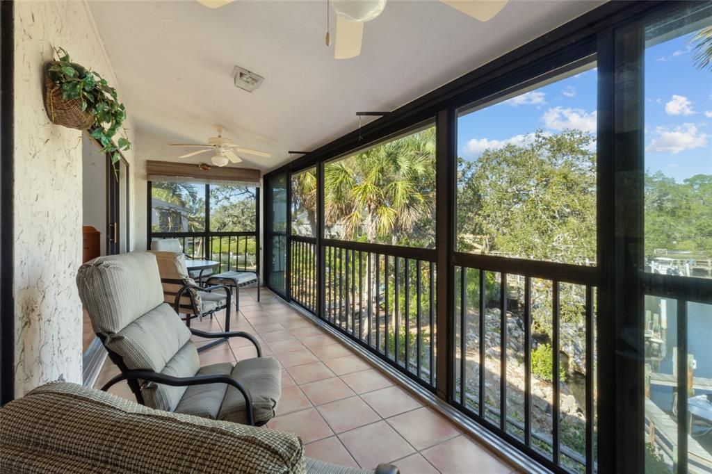 Под контрактом: $355,000 (2 спален, 2 ванн, 1216 Квадратных фут)