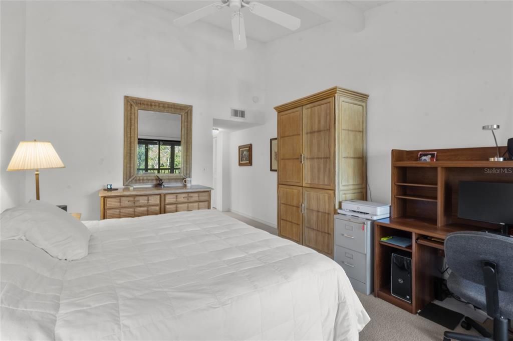 Под контрактом: $355,000 (2 спален, 2 ванн, 1216 Квадратных фут)