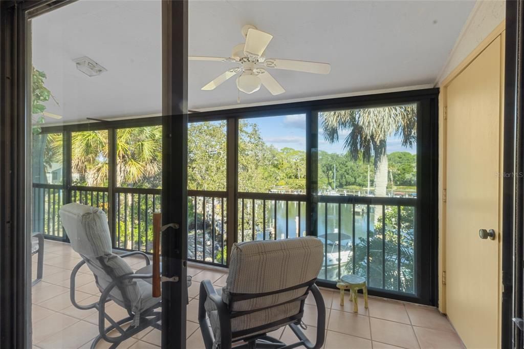 Под контрактом: $355,000 (2 спален, 2 ванн, 1216 Квадратных фут)