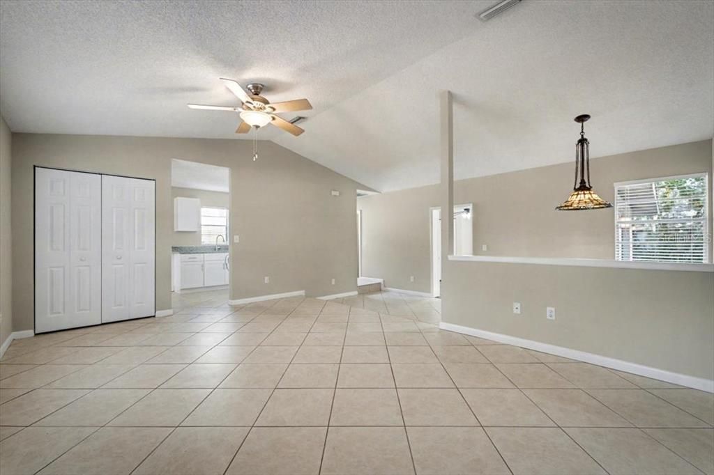 En Venta: $299,900 (2 camas, 2 baños, 1287 Pies cuadrados)