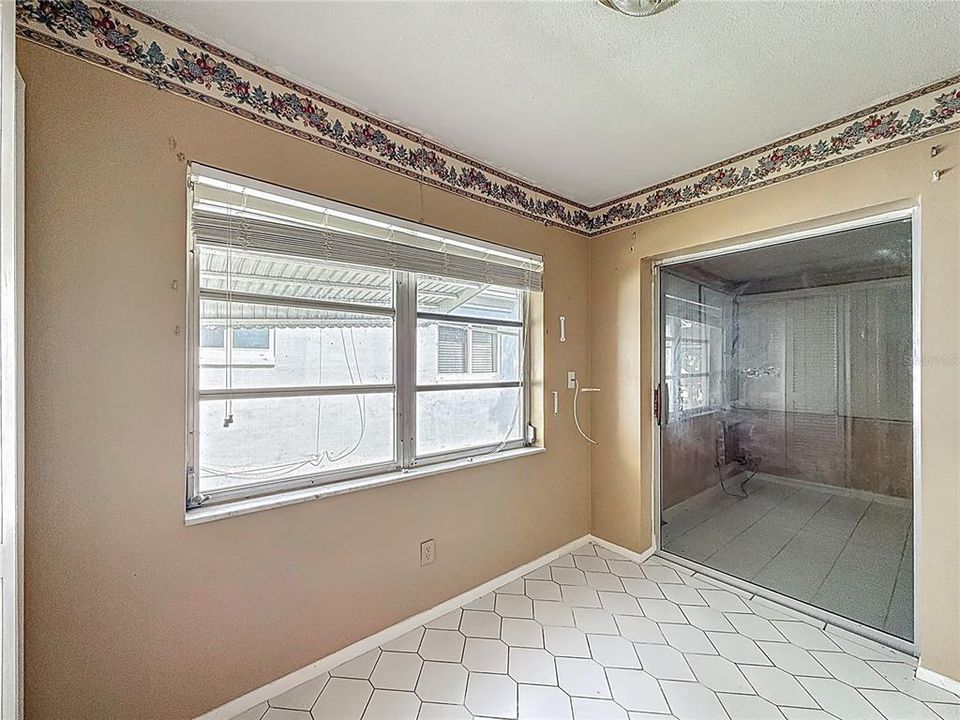 待售: $227,000 (2 贝兹, 2 浴室, 1365 平方英尺)