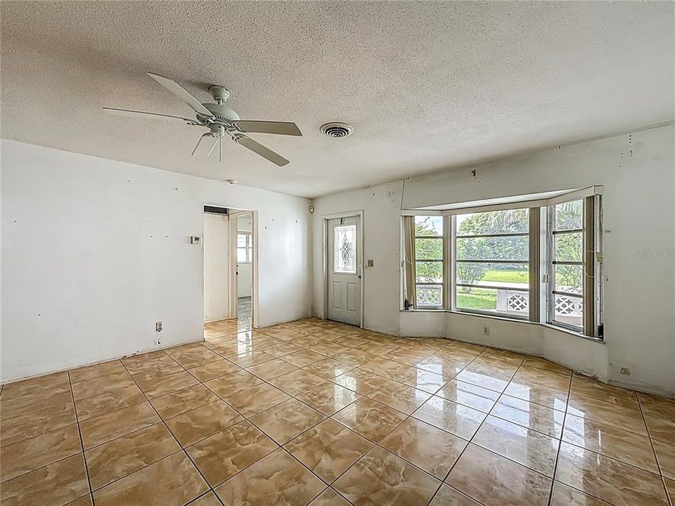 待售: $227,000 (2 贝兹, 2 浴室, 1365 平方英尺)