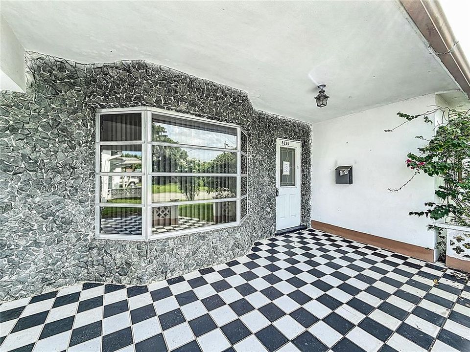 待售: $227,000 (2 贝兹, 2 浴室, 1365 平方英尺)