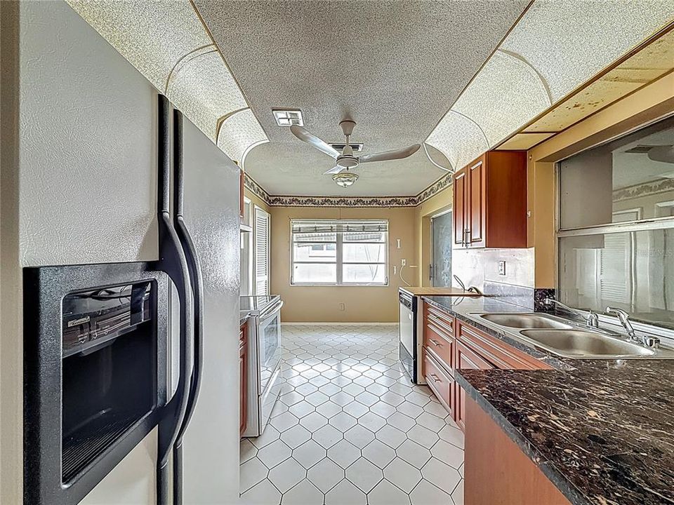 待售: $227,000 (2 贝兹, 2 浴室, 1365 平方英尺)