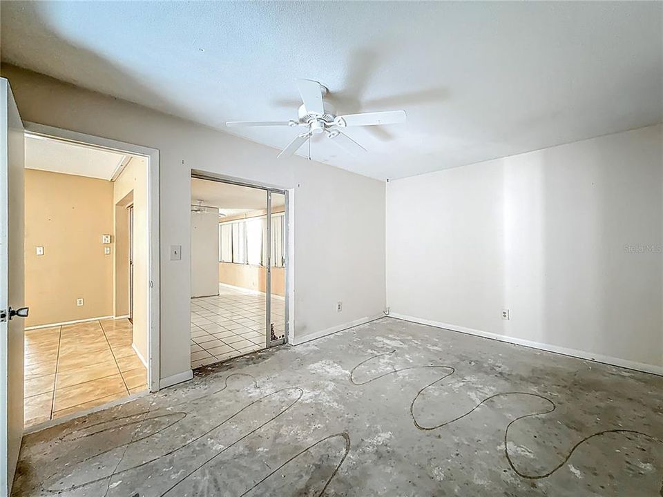 待售: $227,000 (2 贝兹, 2 浴室, 1365 平方英尺)