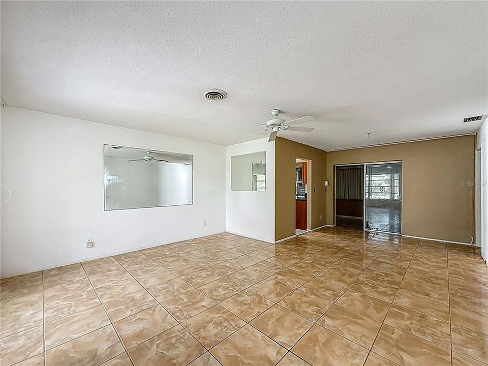 待售: $227,000 (2 贝兹, 2 浴室, 1365 平方英尺)