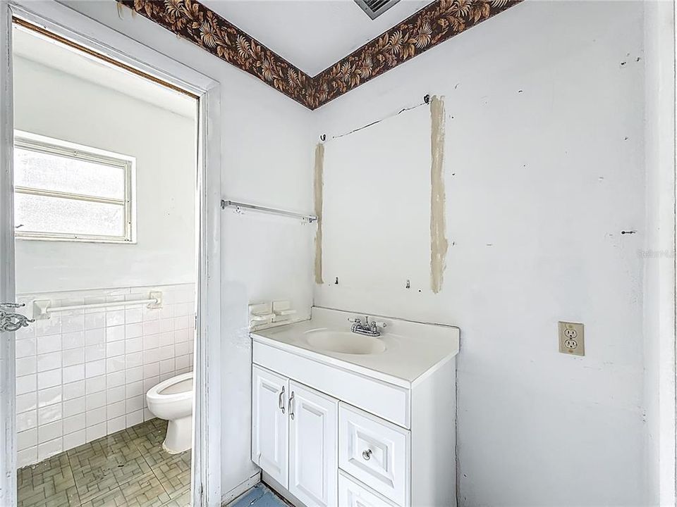 待售: $227,000 (2 贝兹, 2 浴室, 1365 平方英尺)