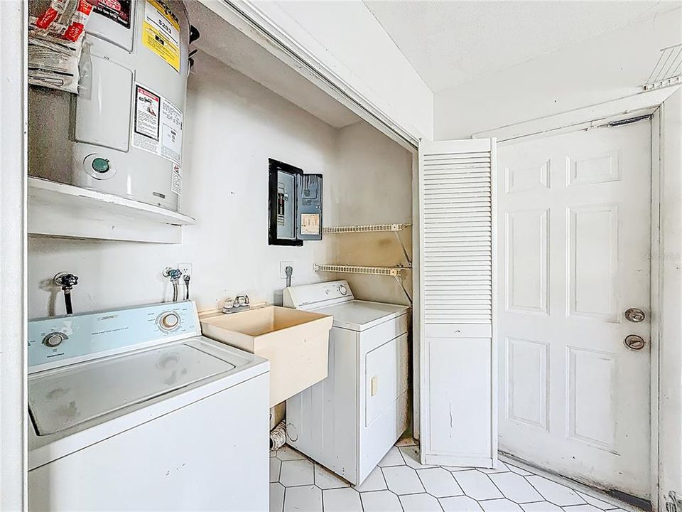 待售: $227,000 (2 贝兹, 2 浴室, 1365 平方英尺)