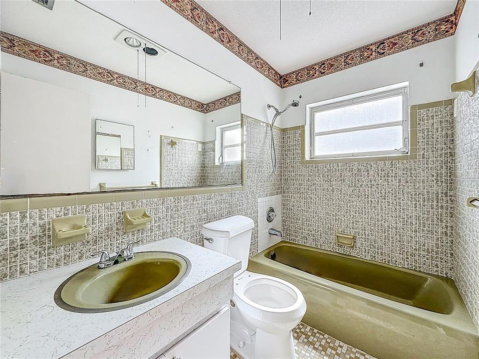 待售: $227,000 (2 贝兹, 2 浴室, 1365 平方英尺)