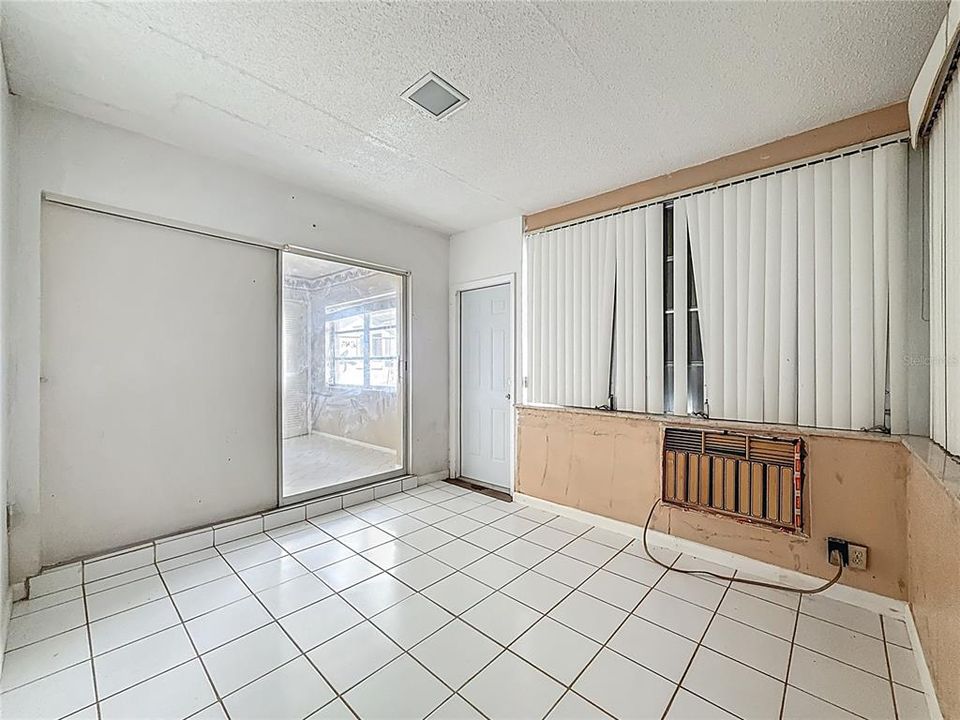 待售: $227,000 (2 贝兹, 2 浴室, 1365 平方英尺)