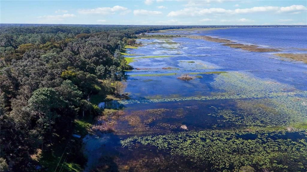 待售: $425,000 (0.85 acres)