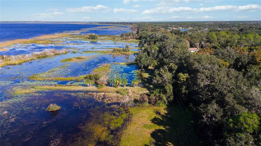 待售: $425,000 (0.85 acres)