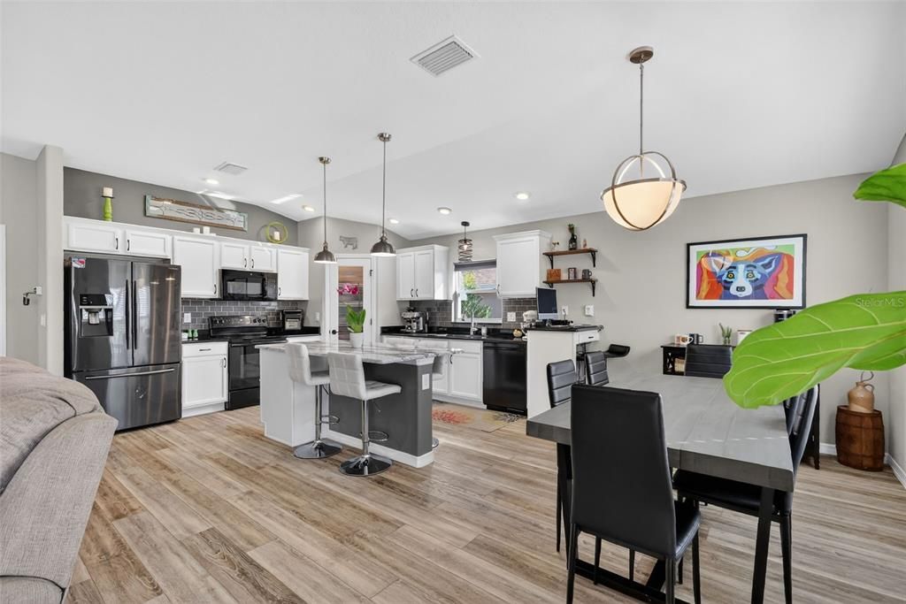 待售: $395,000 (3 贝兹, 2 浴室, 1753 平方英尺)