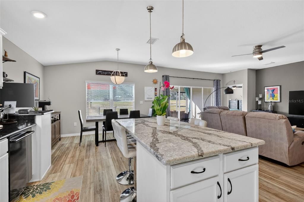 待售: $395,000 (3 贝兹, 2 浴室, 1753 平方英尺)