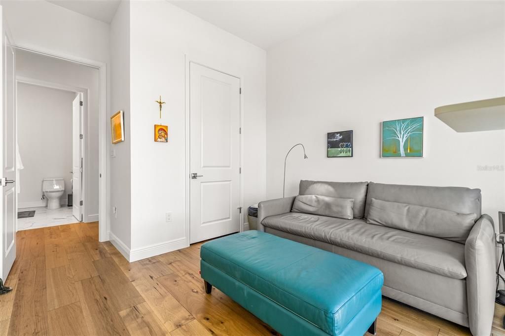 В аренду: $5,900 (3 спален, 3 ванн, 1650 Квадратных фут)