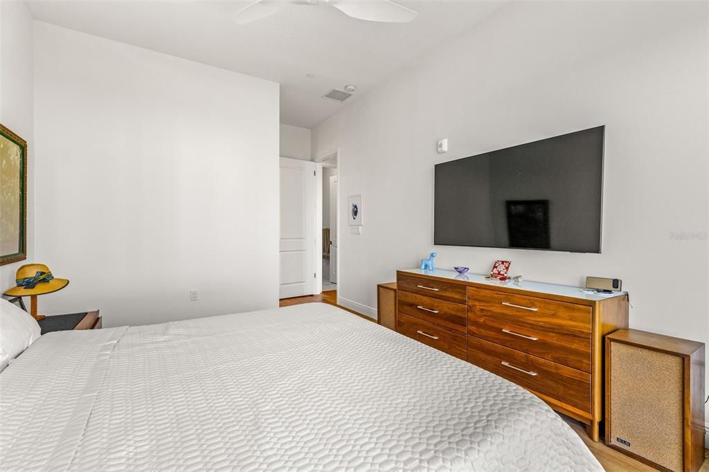 В аренду: $5,900 (3 спален, 3 ванн, 1650 Квадратных фут)