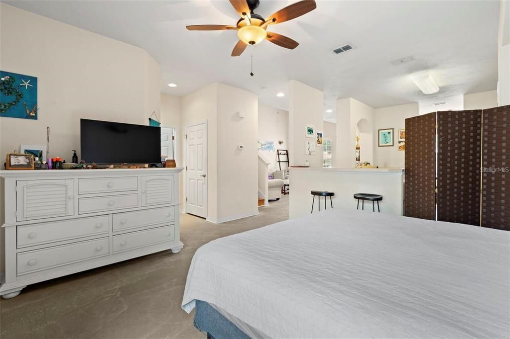 For Sale: $257,000 (2 beds, 2 baths, 2022 Square Feet)