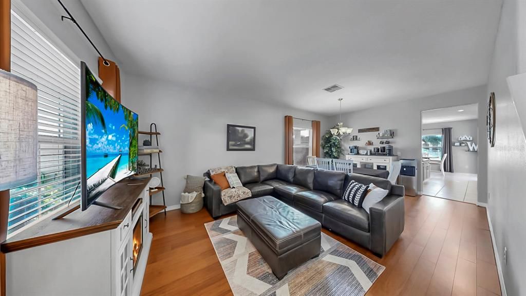 En Venta: $500,000 (6 camas, 3 baños, 3010 Pies cuadrados)