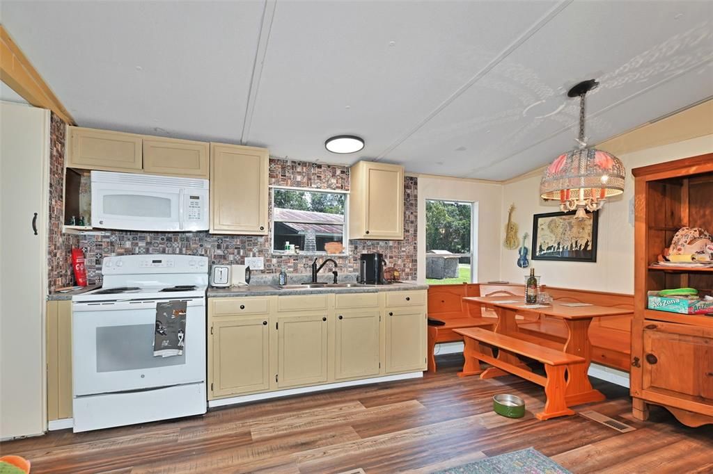 待售: $599,999 (6 贝兹, 4 浴室, 2840 平方英尺)