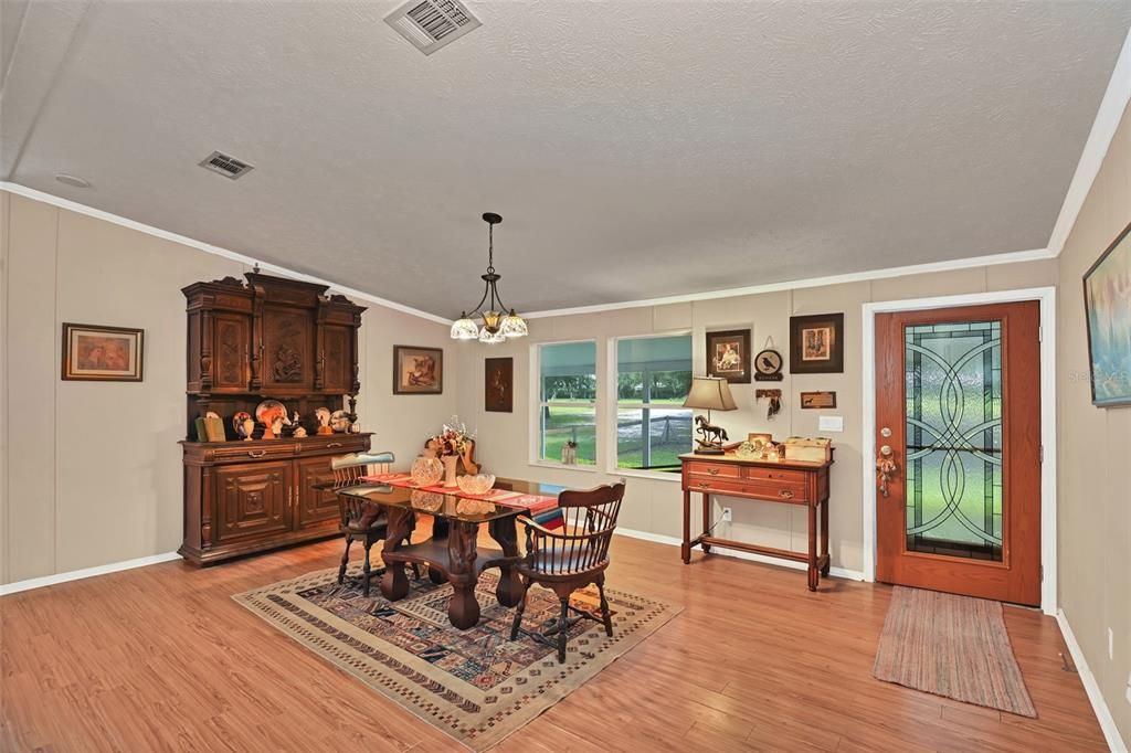 待售: $599,999 (6 贝兹, 4 浴室, 2840 平方英尺)