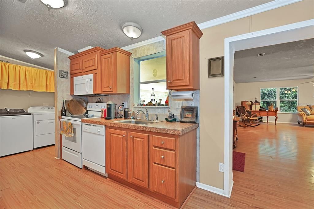 待售: $599,999 (6 贝兹, 4 浴室, 2840 平方英尺)