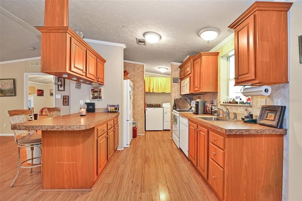 待售: $599,999 (6 贝兹, 4 浴室, 2840 平方英尺)