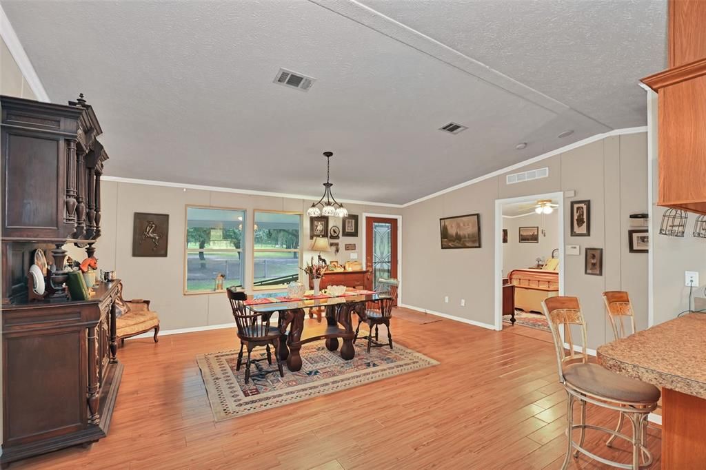 待售: $599,999 (6 贝兹, 4 浴室, 2840 平方英尺)