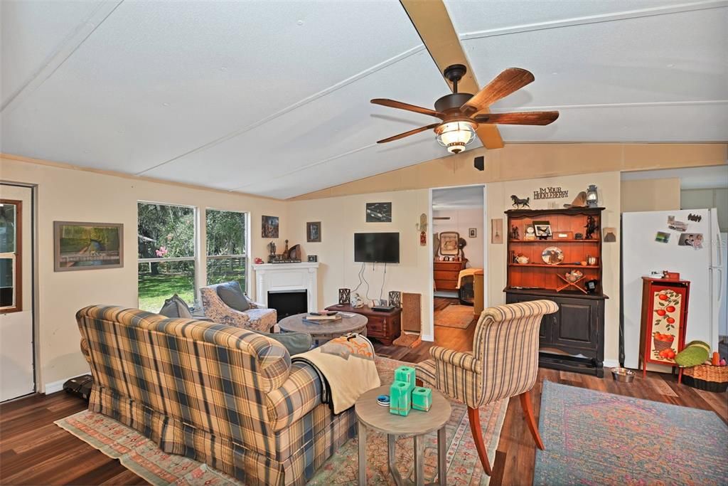 待售: $599,999 (6 贝兹, 4 浴室, 2840 平方英尺)