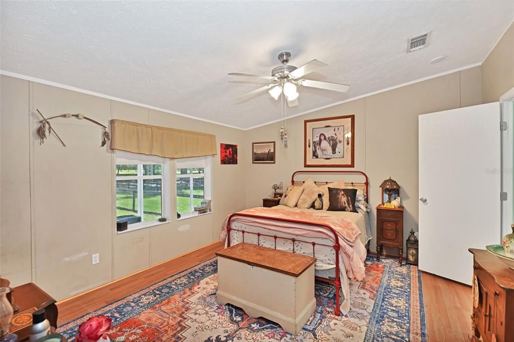 待售: $599,999 (6 贝兹, 4 浴室, 2840 平方英尺)