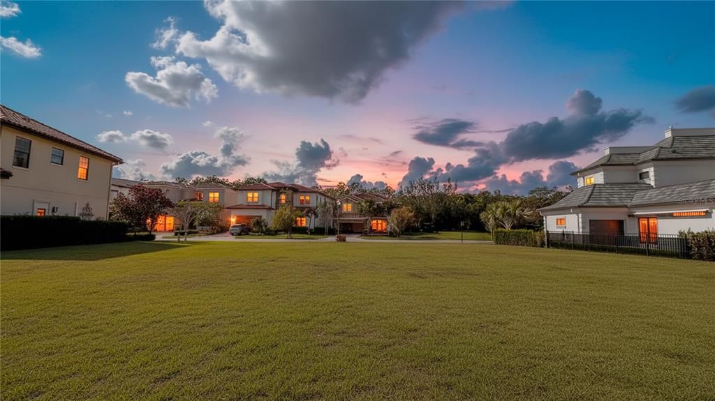 На продажу: $1,299,000 (0.38 acres)