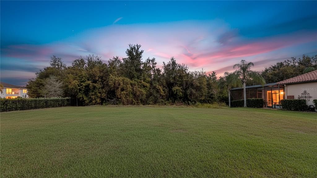 На продажу: $1,299,000 (0.38 acres)