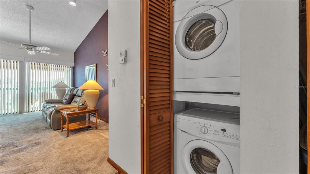 For Sale: $99,000 (2 beds, 1 baths, 800 Square Feet)