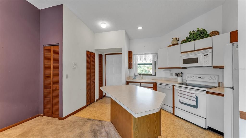 For Sale: $99,000 (2 beds, 1 baths, 800 Square Feet)