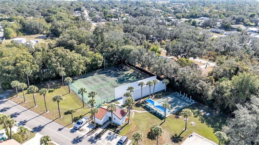 For Sale: $99,000 (2 beds, 1 baths, 800 Square Feet)