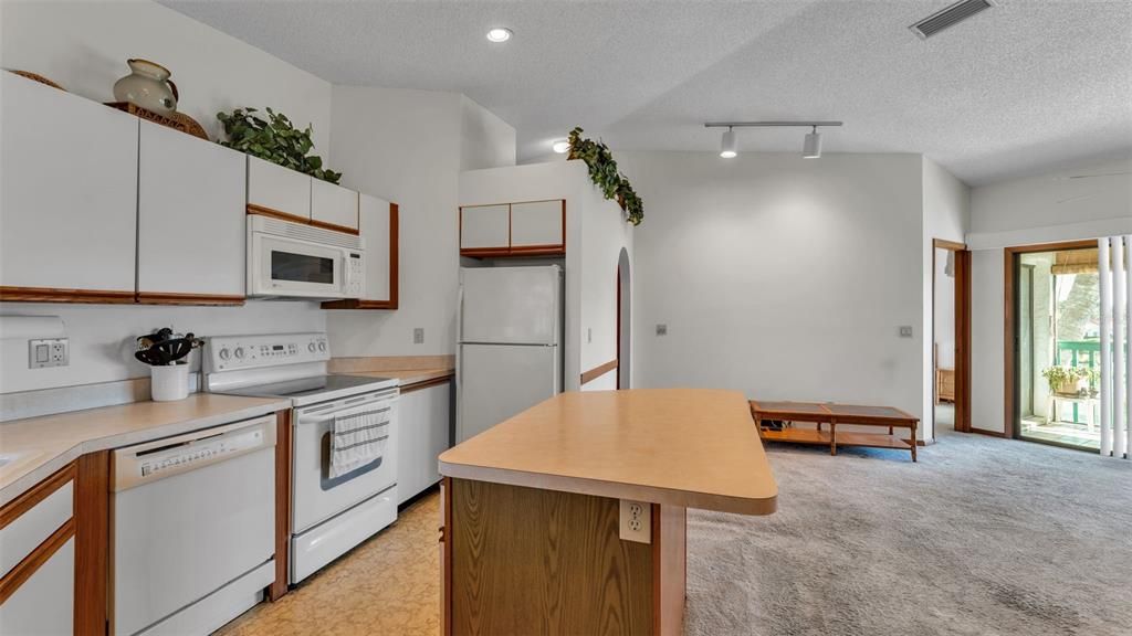 For Sale: $99,000 (2 beds, 1 baths, 800 Square Feet)