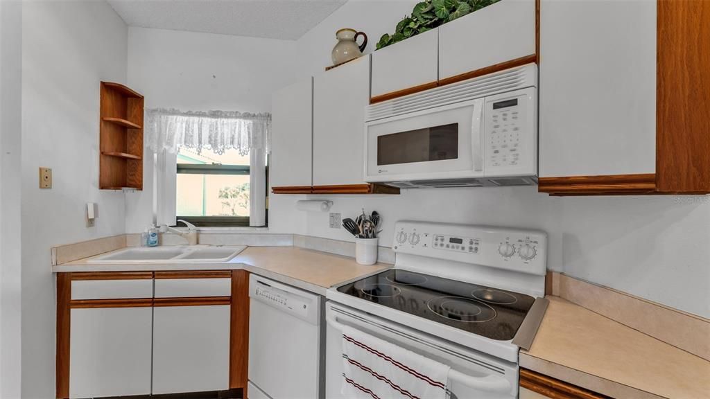 For Sale: $99,000 (2 beds, 1 baths, 800 Square Feet)