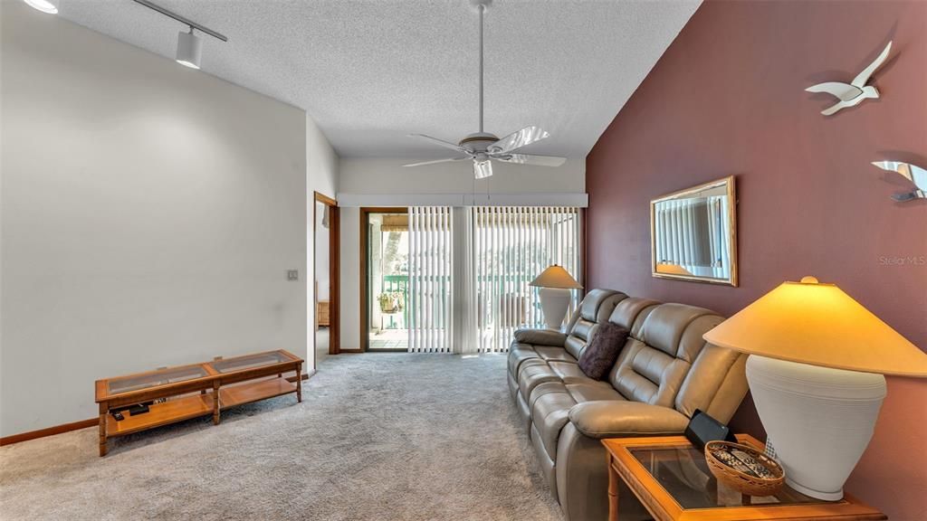 For Sale: $99,000 (2 beds, 1 baths, 800 Square Feet)