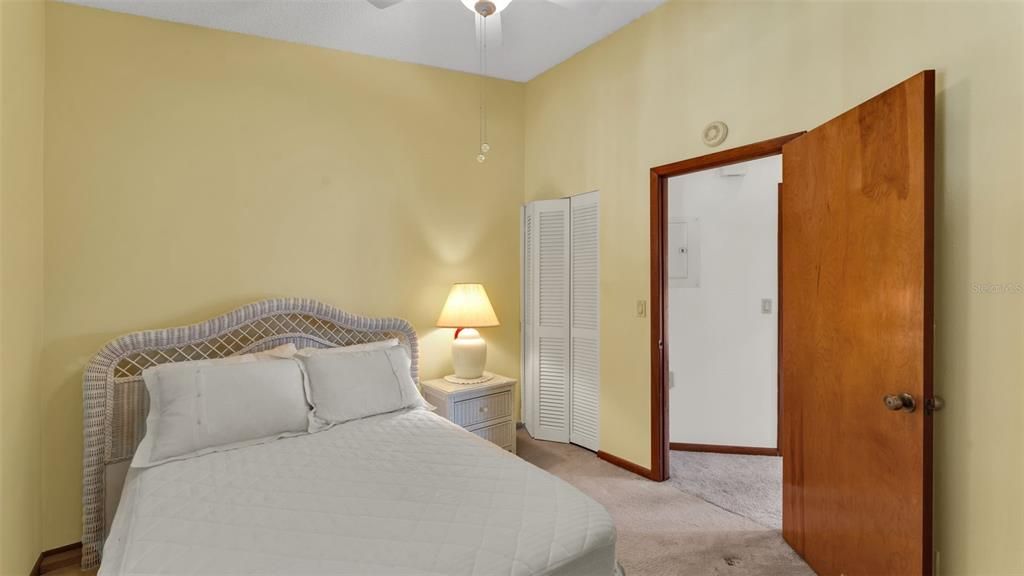 For Sale: $99,000 (2 beds, 1 baths, 800 Square Feet)