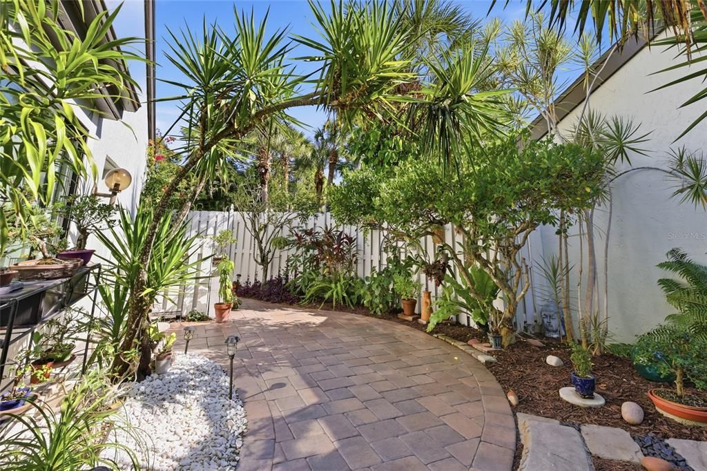 For Sale: $399,000 (3 beds, 2 baths, 1551 Square Feet)