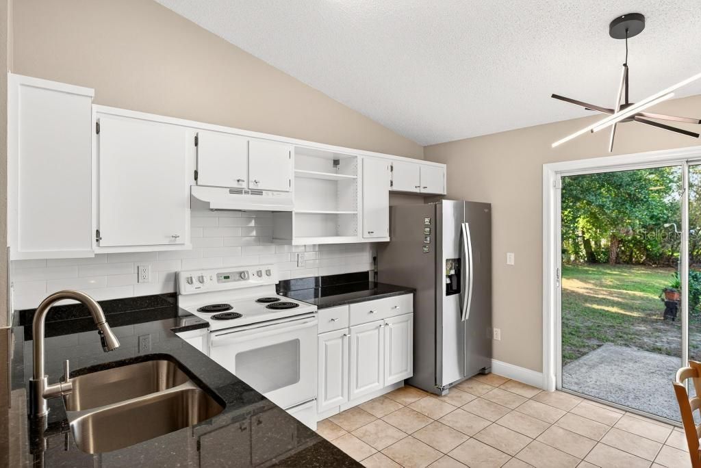 For Sale: $438,900 (3 beds, 2 baths, 1069 Square Feet)