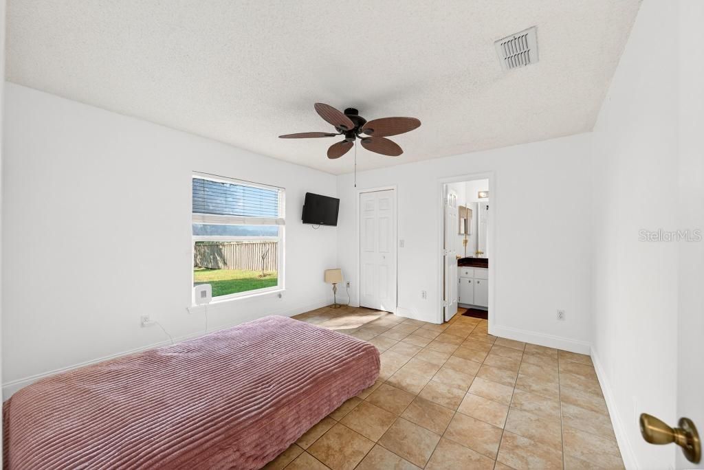 For Sale: $438,900 (3 beds, 2 baths, 1069 Square Feet)