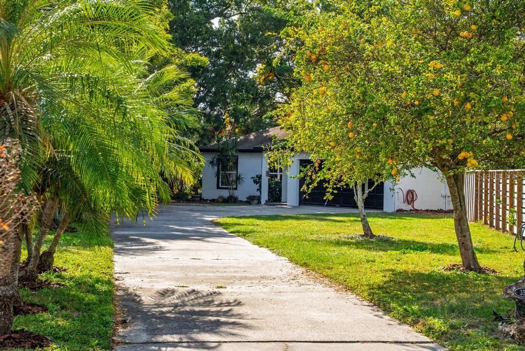 For Sale: $438,900 (3 beds, 2 baths, 1069 Square Feet)