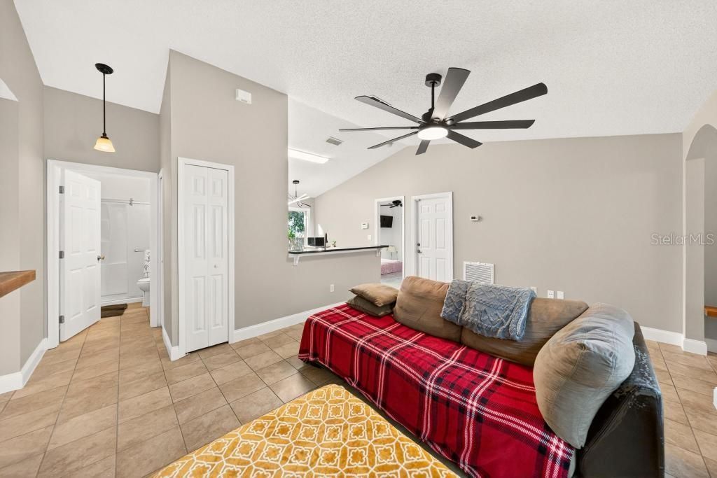 For Sale: $438,900 (3 beds, 2 baths, 1069 Square Feet)