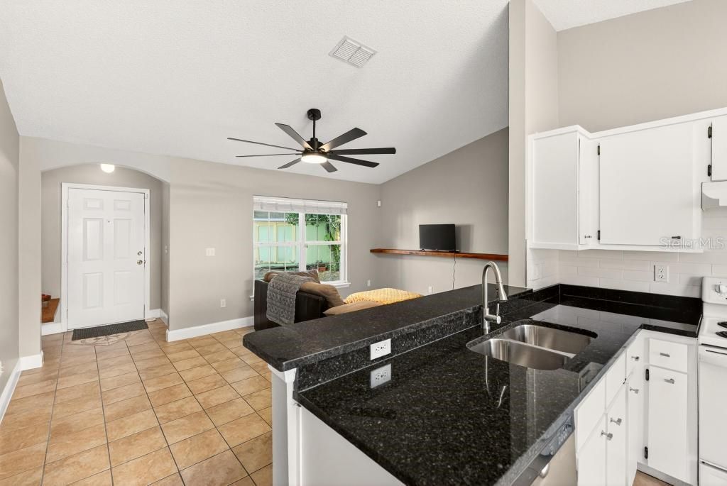 For Sale: $438,900 (3 beds, 2 baths, 1069 Square Feet)