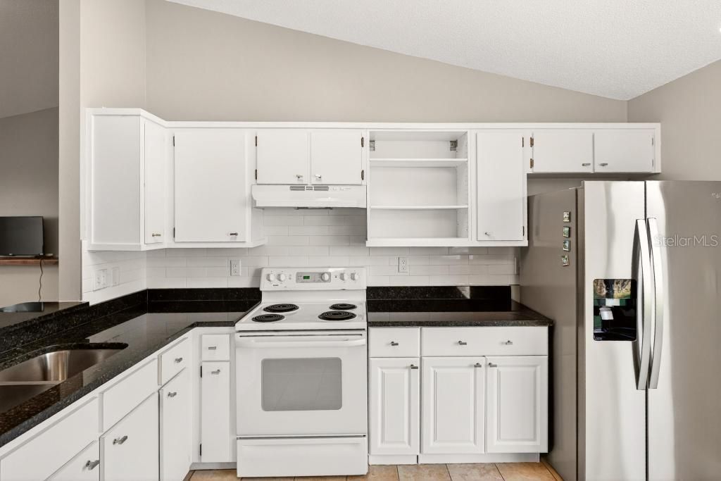 For Sale: $438,900 (3 beds, 2 baths, 1069 Square Feet)