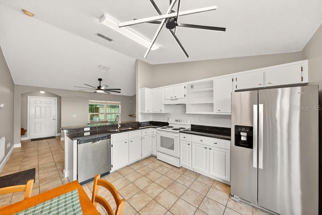 For Sale: $438,900 (3 beds, 2 baths, 1069 Square Feet)