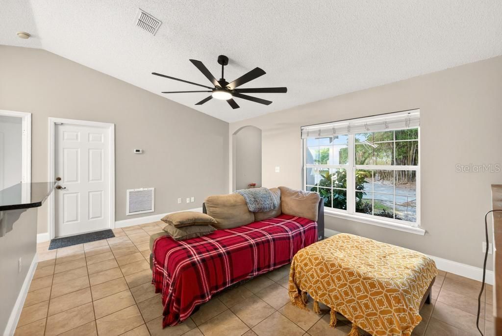 For Sale: $438,900 (3 beds, 2 baths, 1069 Square Feet)