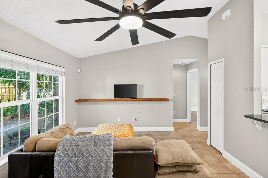 For Sale: $438,900 (3 beds, 2 baths, 1069 Square Feet)